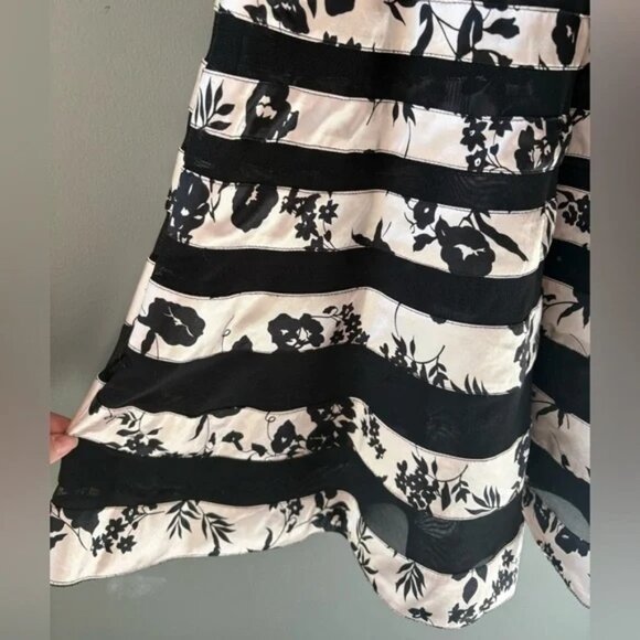 Sandra Darren Lattice Sheer Accent Dress Black Sz 12, scoop neck, A line, floral - Picture 3 of 6